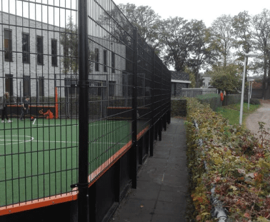 Hekwerk rondom voetbalveld